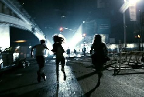 Image de run, grunge, and night Dystopian Aesthetic, The Wombats, Apocalypse Aesthetic, Between Two Worlds, The Darkest Minds, By Any Means Necessary, Story Inspiration, Zombie Apocalypse, Post Apocalyptic