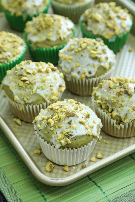 Green Tea Baking Recipes, Matcha Pistachio Cake, Matcha Muffins Recipes, Pistachio Green Aesthetic, Matcha Cake Aesthetic, Aesthetic Muffins, Pistachio Aesthetic, Pistachio Muffins Recipe, Green Tea Muffins