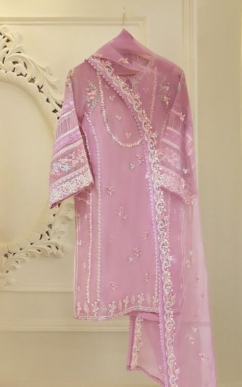 Agha Noor Dresses, Modern Dress Patterns, Organza Suit, Agha Noor, Organza Suits, Organza Shirt, Classy Suits, Latest Dress Design, Pakistani Wedding Outfits