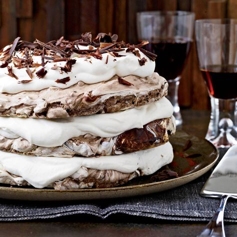 Hazelnut-and-Chocolate Meringue Cake Recipe - Daniel Jasso | Food & Wine Chocolate Meringue Cake, Meringue Cake Recipe, Hazelnut Meringue, Meringue Desserts, Beaux Desserts, Dessert Parfait, Chocolate Meringue, Meringue Recipe, Meringue Cake