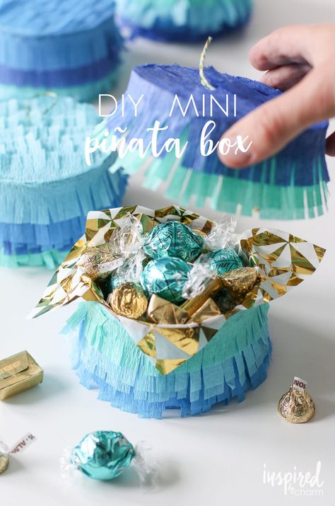 DIY Mini Piñata Box | inspiredbycharm.com #IBCcincodemayo Mini Pinatas Favors, Halloween Piñatas, Piñata Ideas, Mini Pinatas, Diy Pinata, Pinata Party, Diy Event, Fiesta Birthday, Graduation Ideas