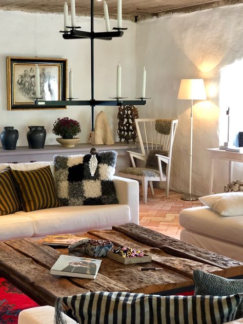 Lantligt och hemtrevligt. Inredning av Ernst Kirchsteiger på Saxå Bruk. Homes Inside, Styling Ideas, Living Rooms, Interior And Exterior, Contemporary Rug, Room Ideas, Dream House, Exterior, House Styles