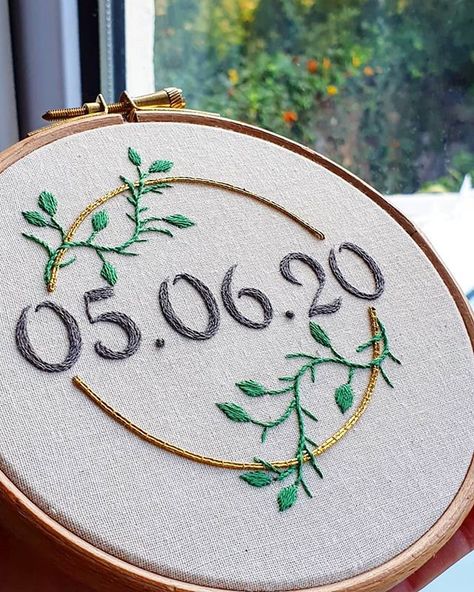 Wedding Embroidery Hoop, Embroidery Cases, Embroidery Hoop Art Diy, Unique Cross Stitch, Cross Stitch Tutorial, Embroidery Wedding, Wedding Embroidery, Hoop Embroidery, Cross Stitch Supplies