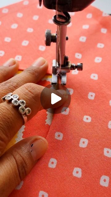 Sewing Machine Hacks Tips And Tricks, Sewing Tricks And Tips, Quilting Tips And Tricks, Sewing Hacks Videos, Serger Sewing Projects, Heart Sewing, Sew Tips, Sewing Machine Stitches, Patchwork Quilting Designs