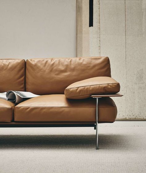 Leather. The timeless charm.⁠ ⁠ The leather of B&B Italia preserves the original and natural softness of the finest coats to guarantee its inimitable aesthetic and tactile qualities, as well as its durability. ⁠  Here the Diesis 40 Sofa designed by Antonio Citterio & Paolo Nava⁠ ⁠   #modernhome #softdesign #roundshapes #interiordesign #design #leather #leathergoods #leathercraft #artisans #craftsman #leatherwork #handcraft #genuineleather #artigianato #bebitalia #furnituredesign #antoniocitterio Contemporary Leather Sofa, 3 Seater Leather Sofa, Sofas For Small Spaces, Italia Design, Antonio Citterio, Durable Furniture, Classic Sofa, Space Furniture, Furniture Styles