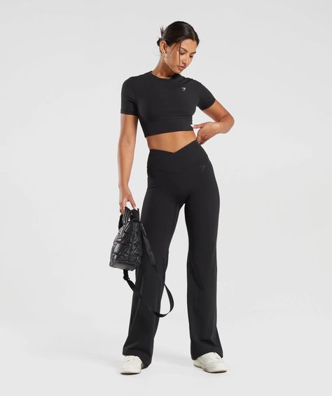 Gymshark Crossover Tall Flared Leggings - Black | Gymshark Gymshark Outfit, Athletic Wear Fashion, Printed Pants Outfits, Gymwear Outfits, Black Flare Pants, Gymshark Black, Gym Wear For Women, Gym Shark, Gym Clothes Women