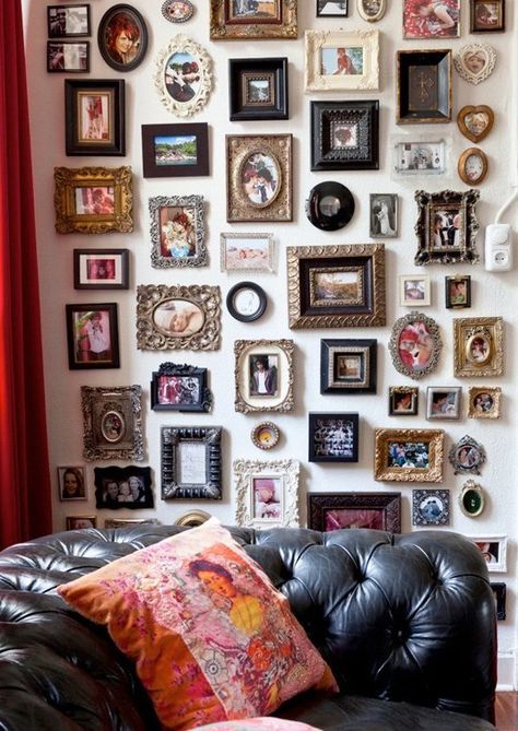 Gallery Wall Inspiration: Small Frames, Smaller Pictures - Apartment Therapy Eclectic Gallery Wall, Gallery Wall Inspiration, Small Pictures, Decor Minimalist, Wall Gallery, Inspiration Wall, Small Frame, Design Case, Decoration Design