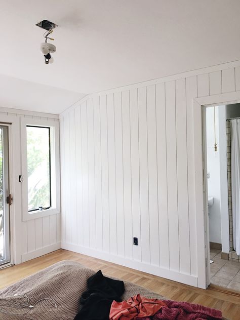 Shiplap Paneling, Painting Shiplap, Wood Plank Ceiling, Tongue And Groove Ceiling, Plank Ceiling, Shiplap Accent Wall, Teen Bedroom Designs, Plank Walls, Bedroom Ceiling