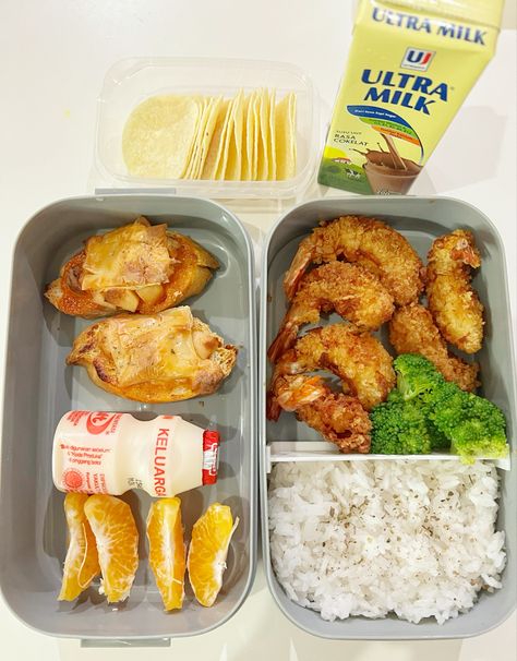 lunch box idea Food In Lunch Boxes, Aesthetic Lunch Box Ideas, Sushi Lunch Box Ideas, Bekal Sekolah Aesthetic, School Lunch Box Aesthetic, Asian Lunch Box Ideas, Bekal Sekolah Simple, Aesthetic Lunch Ideas For School, Aesthetic Lunch Boxes