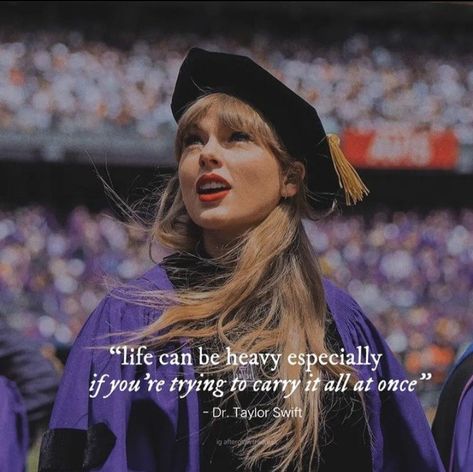 Taylor Swift Nyu Graduation, Graduation Taylor Swift, Taylor Swift Nyu, Swiftie Quotes, Nyu Graduation, Frases Taylor Swift, Motivation Background, Taylor Aesthetic, Movie Quotes Inspirational