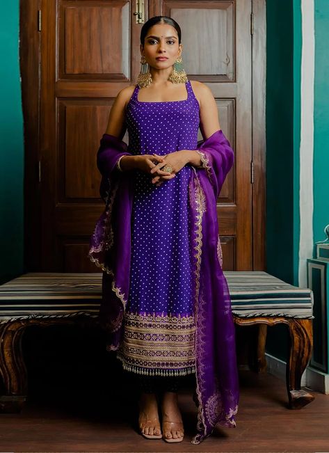 #sequinsworksuit #festivalsuit #satinfabricsuit #purplecoloursuit Suit Designs Indian Style, Suits For Women Indian, Orang India, Celana Fashion, Trendy Outfits Indian, Bandhani Dress, Diwali Outfits, Traditional Indian Dress, Gaun Fashion