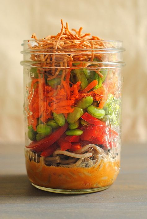 Spicy Peanut Soba Noodle Salad Asian Pasta Salads, Mason Jar Lunch, Salad Jars, Asian Pasta, Asian Noodle Salad, Salad Jar Recipe, Spicy Noodle, Jar Meals, Jar Salads