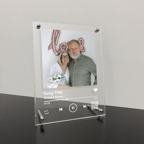 Music Plaque, Square Photo, Music Decor, Easy Diy Gifts, Diy Resin Art, Etsy Bridesmaid Gifts, Square Photos, Personalized Glass, Album Songs