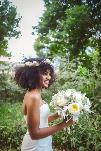 30+ stunning wedding hairstyles with floral crowns that will make your boho dreams come true. 🌼 // mysweetengagement.com // #wedding #weddingday #weddingflowers #weddingbeauty #weddinghair #weddinghairstyle #floralcrown #bridalhair #bridalhairstyle #bridalheadpiece Floral Crown Wedding Hair, Romantic Bridal Updos, Natural Bridal Hair, Garden Wedding Photography, Curly Bridal Hair, Crown Wedding Hair, Botanic Garden Wedding, Natural Hair Wedding, Wedding Hair Ideas