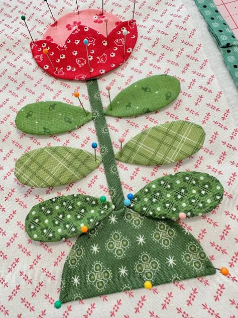 Bee In My Bonnet: Calico Garden Sew Along - Week Seventeen!! Applique Flowers Patterns, Quilt Hacks, Accuquilt Patterns, Flower Applique Patterns, Missouri Star Quilt Company Tutorials, Quilted Placemat Patterns, Christmas Quilt Blocks, Vintage Quilts Patterns, Quilt Borders