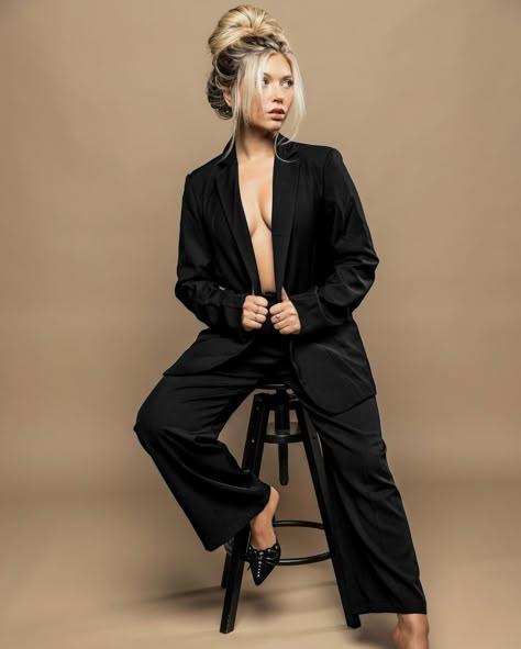 The one and only @abbey.img serving boss vibes for our studio session 📸 📍: @threeoaks.studio #richardbarlowphoto #studiophotography #brandingphotography #portraitphotography #branding Fashion Studio Shoot Ideas, Boss Babe Poses, Blazer Poses, Boss Lady Photoshoot, Boss Babe Photoshoot, Boss Babe Photoshoot Ideas, Blazer Photoshoot Women, Boss Photoshoot, Edgy Photos