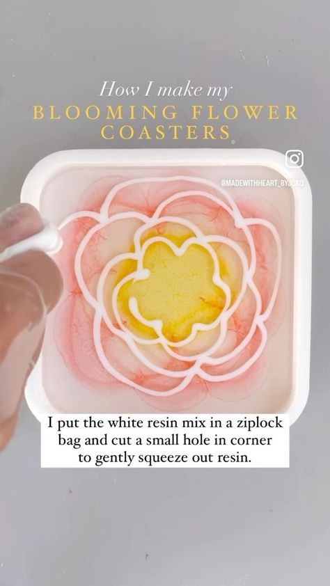 Resin Bloom Technique, Deep Pour Resin, Coaster Mold, Resin Tips, Resin Crafting, Resin Artist, Diy Resin Projects, Diy Resin Art, Diy Resin