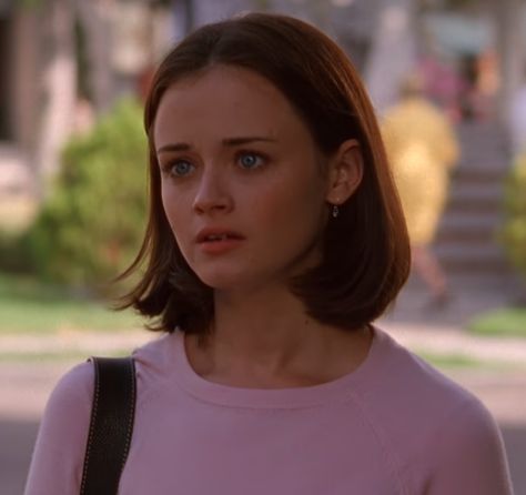 Rory Gilmore Bob, Rory Gilmore Hair Short, Rory Short Hair, Rory Gilmore Short Hair, Roy Gilmore, Rory Gilmore Hair, Pfp Twitter, Gilmore Girls Rory, Gilmore Girls Fashion