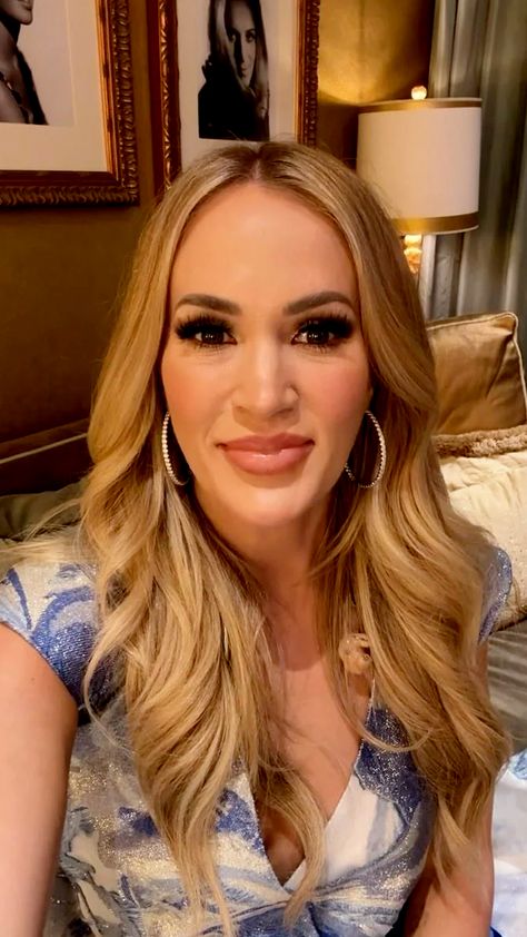 How Much Will Carrie Underwood Earn on ‘American Idol’? Carrie Underwood House, Tablet Medicine Snap, Carry Underwood, Mick Jagger Rolling Stones, Medicine Snaps, Carrie Underwood Pictures, Carrie Underwood Style, Carrie Underwood Photos, New Photo Download