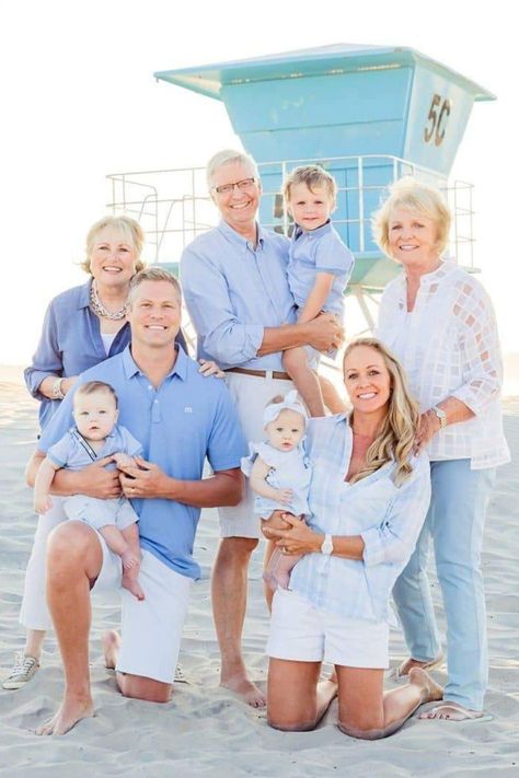 Family Portrait Photography Poses, Family Beach Pictures Outfits, Pictures On The Beach, Beach Picture Outfits, Big Family Photos, Family Beach Portraits, Beach Photo Session, Gray Photography, Coronado Beach