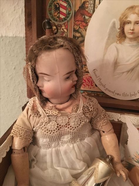 Broken Doll, Haunted Dolls, Victorian Dolls, Doll Painting, Creepy Dolls, Old Dolls, Doll Repaint, Bisque Doll, Monster High Dolls