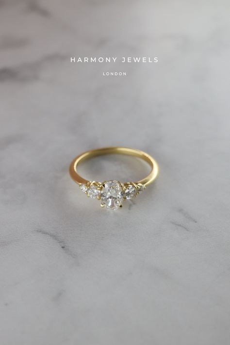 Strong Engagement Rings, Engagement Rings On Small Hands, Five Diamond Engagement Ring, Small Stone Wedding Ring, Subtle Wedding Rings, Dainty Gold Wedding Rings, Non Basic Wedding Rings, Gold Diamond Rings For Women Engagement, Gold Wedding Rings Dainty