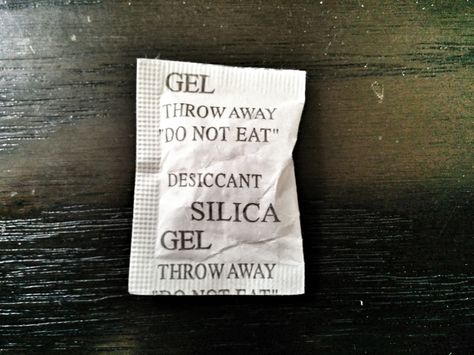 10 Clever Ways To Use Those Silica Gel Packs (So Don’t Throw Them Away) Rose Pedals, Smart Cookies, Frugal Wedding, Household Help, House Keeping, Helpful Things, General Ideas, Gel Pack, Tech Tips