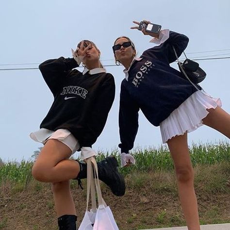 Streetwear (@fuckerfits) • Instagram photos and videos Twining Outfits, Bff Matching Outfits, Bff Matching, Bestie Outfits, Matching Outfits Best Friend, Best Friend Outfits, Bff Outfits, Twin Outfits, Coordinating Outfits