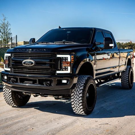 F150 Lifted Black, Lifted F250 Super Duty, Blacked Out Ford F150, Jacked Up Ford Trucks, Ford F-250, Dream Trucks Ford, Blacked Out Truck, Ford Trucks Wallpaper, Ford F350 Lifted