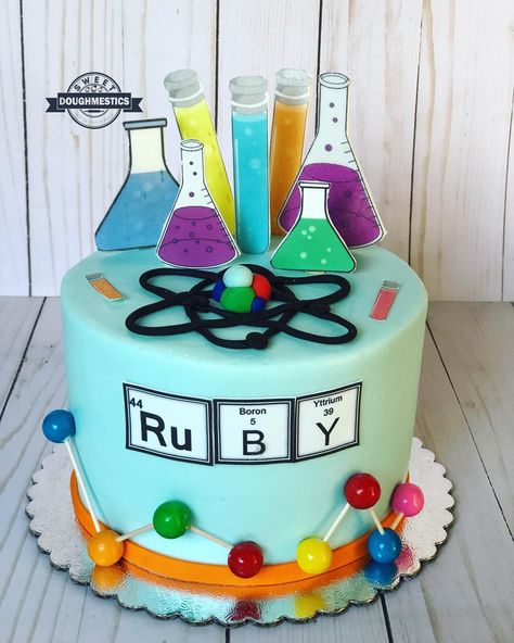 Computer Science Cake Ideas, Science Cake, Science Birthday Party Ideas, Scientist Birthday Party, Mad Scientist Birthday, Mad Science Party, Scientist Birthday, Cupcake Boutique, Mad Scientist Party