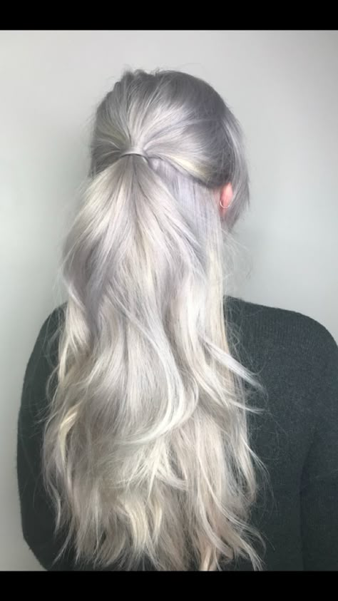 Ash Platinum Hair, White Hair Brown Roots, Platinum Hair Aesthetic, Targaryen Hair Color, Blonde Alt Hair, Silver Hair Aesthetic, Ash White Hair, Siver Hair, Ashy Platinum Blonde Hair