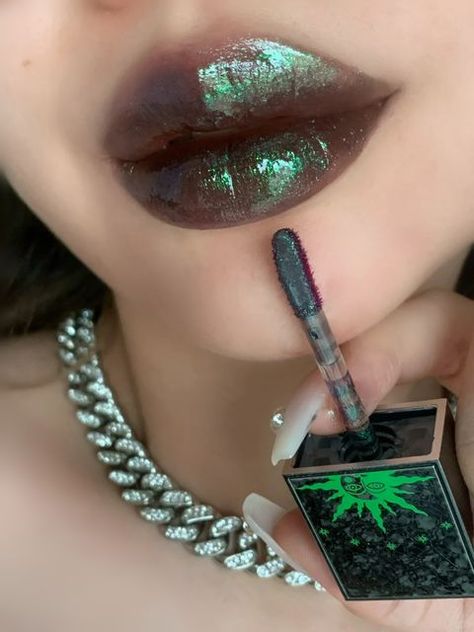 LookHealthyStore on Instagram: "Girlcult mirror lip glaze J73 Colorful Fairy Water + J75 Dancing Fireflies = galaxy chameleon lips  All credit by GuTouJiang 📕RED ID: 183667442  #lipgloss #lipmatte #lipglossaddict #lipcolour #lipglosslover #makeuplover #lookhealthystore" Fairy Lip Makeup, Girlcult Makeup, Fairy Lips, Lip Makeup Ideas, Lipstick Looks, Colorful Fairy, Lip Art Makeup, Eyeshadow Ideas, Green Lips