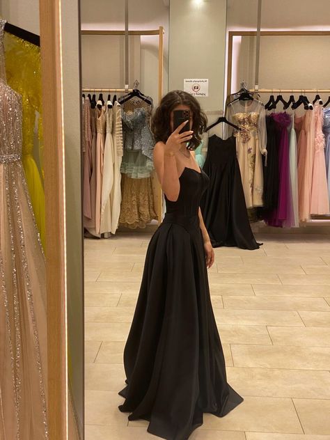 Black Prom Dress Long Flowy, Black Sleeveless Prom Dress, Black Corset Prom Dress Long, Black Prom Dress Flowy, Flowy Black Prom Dress, Black Sweet Sixteen Dresses, Black Flowy Prom Dress, Black Banquet Dresses, Black Grad Dresses