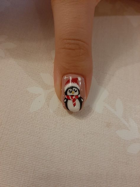 Nails With Penguin, Christmas Nails Animals, Christmas Nails Penguin Winter, Penguin Christmas Nails, Penguin Nails Christmas, Penguin Nail Designs, Christmas Nails Penguin, Christmas Naildesign, Penguin Nail Art