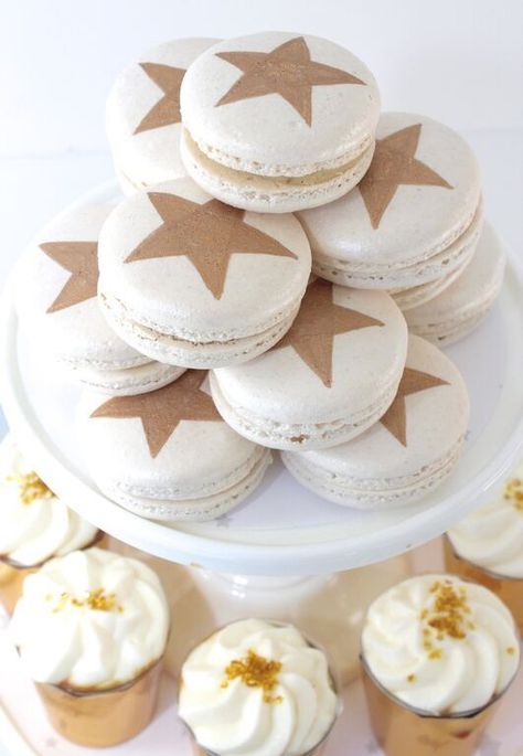 Star macarons Baby Shower Afternoon Tea, Pajama Birthday Parties, Twinkle Twinkle Baby Shower, Star Birthday Party, Homemade Sweets, Have A Shower, Construction Birthday, Baby 1st Birthday, Rustic Baby Shower