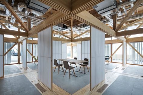 Substrate Factory Ayase by Aki Hamada Architects Moveable Wall, Modern Japanese Architecture, Commercial And Office Architecture, Movable Walls, Flexible Space, 카페 인테리어 디자인, Community Space, Japanese Architecture, Space Architecture