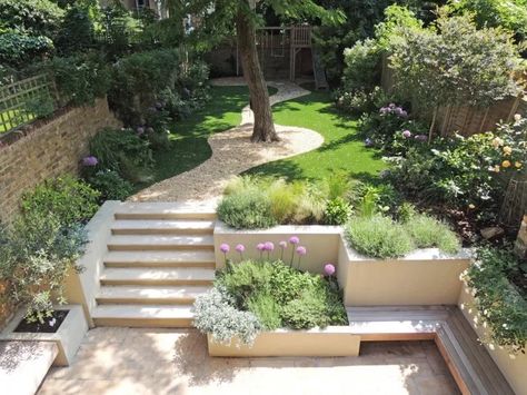 Tiered Garden, Back Garden Design, Wallpaper Retro, Sloped Garden, Garden Steps, Garden Makeover, Contemporary Garden, Have Inspiration, Outdoor Gardens Design