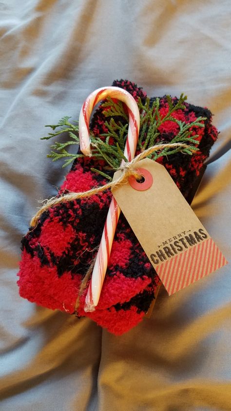 Socks And Hot Chocolate Gift, Sock Teacher Christmas Gift, Cozy Socks Christmas Gifts, Sock Gifts Ideas, Xmas Socks Gift Ideas, Gifting Socks Ideas, How To Gift Socks, Wrap Socks As A Gift, Fuzzy Socks Christmas Gift Ideas