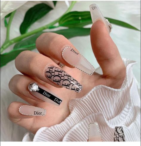 Clear Glitter Nails, Dior Nails, Unghie Sfumate, Kawaii Nails, Cat Kuku, Luxury Nails, Beautiful Nail Art, Nail Extensions, Nude Nails