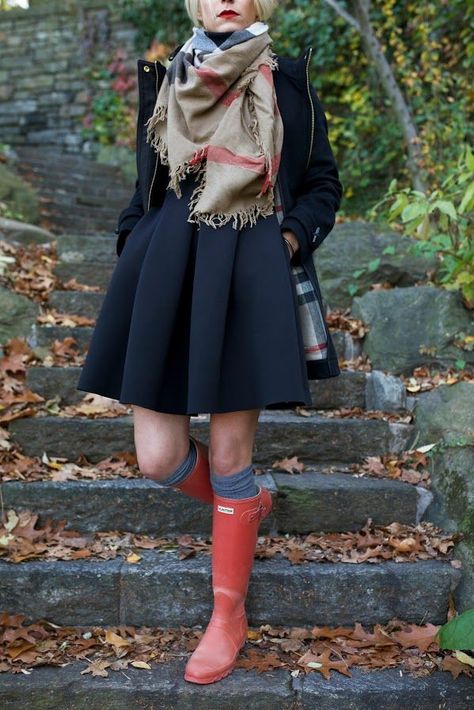 weekend // wear Hunter Rain Boots Outfit, Rainboots Outfit, Rain Boot Outfit, Hunter Short, Boots Socks, Blair Eadie, Boots Outfits, Atlantic Pacific, Thierry Lasry