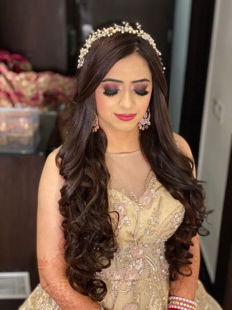 Engagement bridal goals | Engagement hairstyles, Bridal hair buns, Long hair wedding styles Engagement Hairstyles Indian, Reception Hairstyles, Hairstyles For Gowns, Bridal Hairstyle Indian Wedding, Hair Style On Saree, Engagement Hairstyles, Bridal Hair Buns, Hairdo Wedding, Indian Wedding Hairstyles