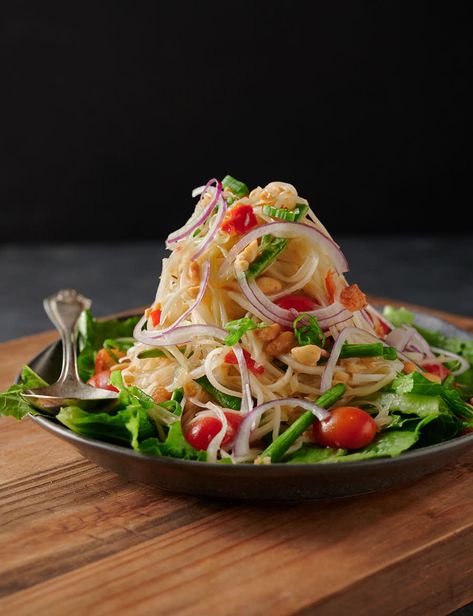 papaya salad - som tam thai - glebe kitchen Thai Papaya Salad Recipe, Papaya Salad Recipe, Thai Red Chili, Ripe Papaya, Thai Chili Sauce, Green Papaya Salad, Thai Salads, Green Papaya, Papaya Salad