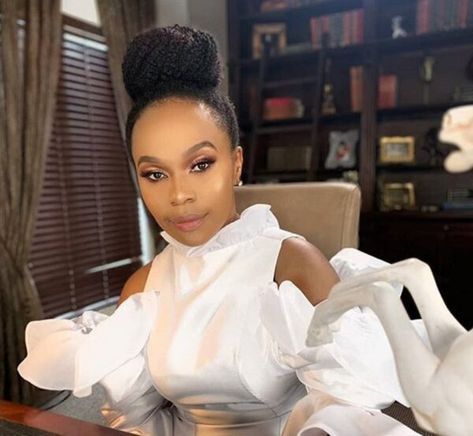 Biography Sindi Dlathu (born 4th January 1974) is a South African singer and prolific actress. She came to the limelight in… Read more: Sindi Dlathu Biography: Husband, Age, Twin, Net Worth, Wikipedia, Children, Salary, House, Pictures, Daughter, Hairstyle Sindi Dlathu, South African Hairstyles, South African Celebrities, Daughter Hairstyles, House Pictures, African Music, Best Supporting Actor, Rich Women, She Movie