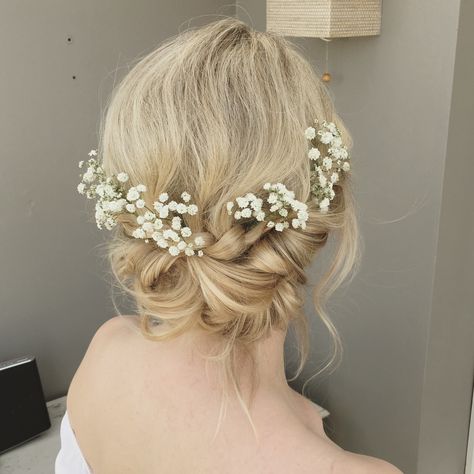 Boho messy and relaxed wedding hair with gypsophila and plaits woven together. Relaxed Wedding Hair, Hair Plaits, Relaxed Updo, Short Hairdo, Bridesmaid Hair Braid, Wedding Hair Plaits, Bridesmaid Hair Side, Nails Videos, Gypsophila Wedding