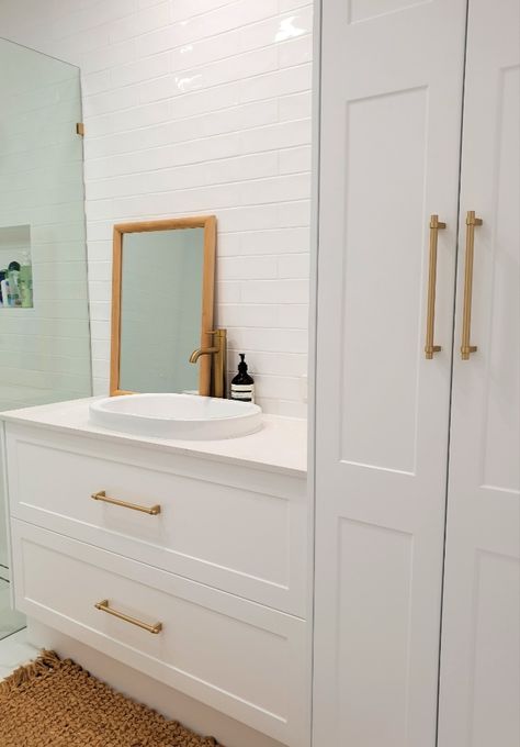 love our Shaker Lucca with the brass handles and tapware sitting alongside our shaker linen tower with White Truffle stone top and an oval inset basin
#classiquekitchens_vanities #bathroom #whitebathroom #shakerbathroom #hamptonstyle #hamptonsbathroom #shakercabinets #qldhomes #brisbanebathrooms Shaker Linen Cabinet, Vanity Linen Tower, Small Bathroom With Linen Cabinet, Single Sink Bathroom Vanity With Tall Side Cabinet, Bathroom Vanities With Storage Towers, Single Sink Vanity With Storage Tower, Vanity With Tall Side Cabinet, Bathroom Shaker Cabinets, Bathroom Vanity With Tall Side Cabinet