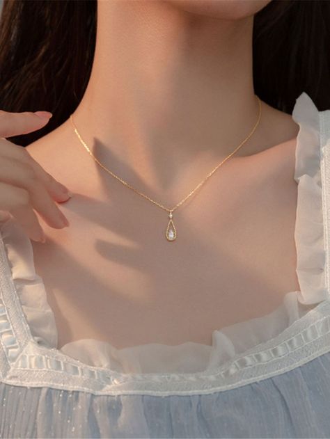 Yellow Gold Fashionable Collar  Zinc Alloy  Pendant Necklaces Embellished   Jewelry Simplistic Jewelry, Ethereal Jewelry, Pretty Jewelry Necklaces, Girly Accessories, Classy Jewelry, Fancy Jewellery, Jewelry Lookbook, Fancy Jewelry, Girly Jewelry