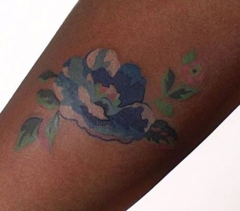 Colorful Tattoos Black Women, Kawaii Tattoo Black Skin, Hint Of Color Tattoo, Colorful Tattoos On Black Women, Black Skin Color Tattoo, Blue Tattoos On Brown Skin, Tattoo Ideas For Dark Skin, Tattoos On Black Women Dark Skin, Tattoo Ideas Dark Skin