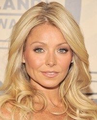 Kelly Ripa Kelly Ripa Hair, Long Hair Tips, Kelly Ripa, Great Hairstyles, Hairstyles Over 50, Zooey Deschanel, Hair Problems, Hair Pictures, Celebrity Hairstyles