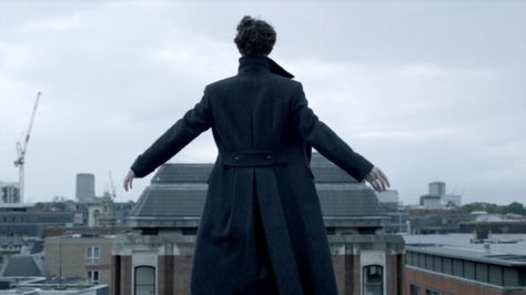 Season 2, Episode 3: The Reichenbach Fall. Sherlock is confronted by Moriarty in his plot to discredit and kill Sherlock. Reichenbach Fall, The Reichenbach Fall, Mrs Hudson, Mark Gatiss, Steven Moffat, 221b Baker Street, Dc Movies, John Watson, Johnlock