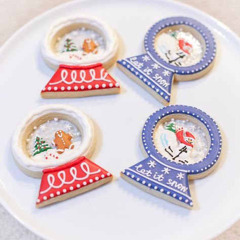 Lu on Instagram: “Snow globe sugar cookies for a snowy Christmas soon to come❄️” Snow Globe Sugar Cookies, Snowglobe Cookies, Decorated Biscuits, Glass Cookies, Cooking Christmas, Stained Glass Cookies, Farmers Market Recipes, Crazy Cookies, Best Christmas Recipes